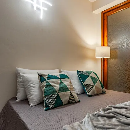 Dentro Le Mura, Ampia Casa 3 Min Comics Apartamento