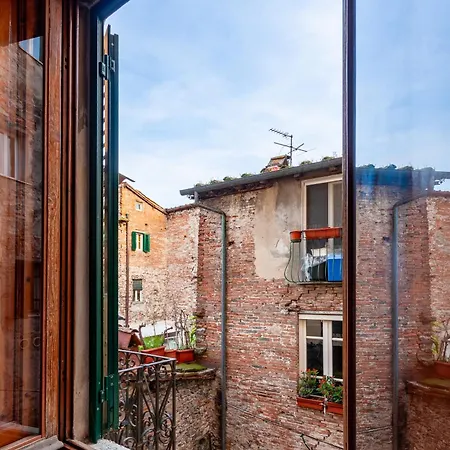 Dentro Le Mura, Ampia Casa 3 Min Comics Apartamento