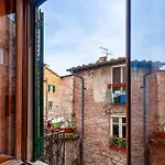 Dentro Le Mura, Ampia Casa 3 Min Comics Appartamento