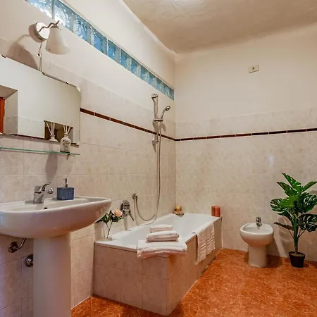 Dentro Le Mura, Ampia Casa 3 Min Comics Apartmán *